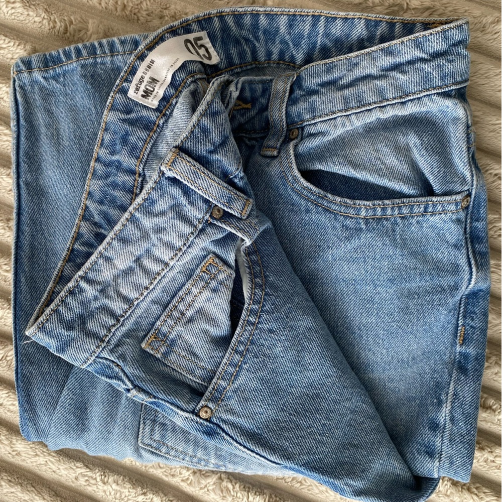 Refuge Denim Mom Jeans in Light Wash